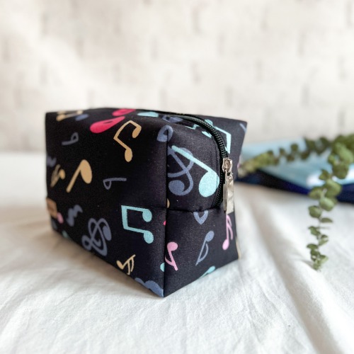 کیف آرایشی مکعبی طرح سمفونی
